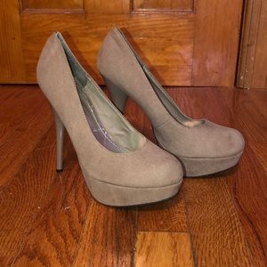 7 - beige suede pumps